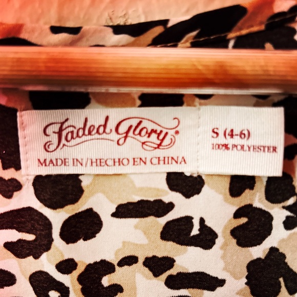 Nice leopard print top! Very comfy and can be dressed up or down. No flaws! - Picture 3 of 3